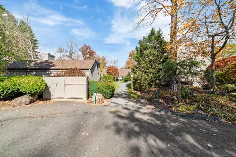 73 Heritage Vlg #D, Southbury, CT 06488