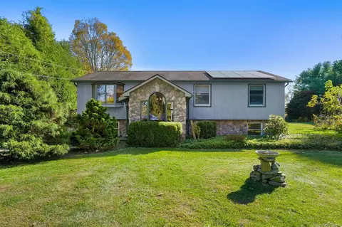23 Kenyon Rd, Morris, CT 06763