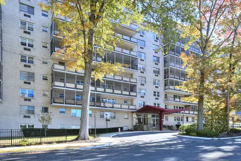 80 Cartright St #8J, Bridgeport, CT 06604