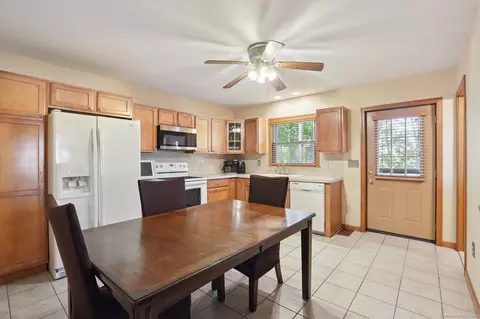 14 Summit St, Danbury, CT 06810