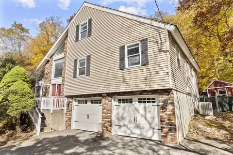 36 Raymond Dr, Meriden, CT 06451
