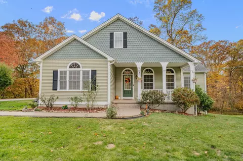 9 Reservoir Vw, Ledyard, CT 06339