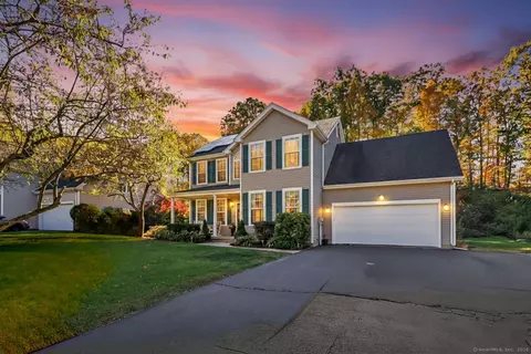95 Orleton Ct, Cheshire, CT 06410