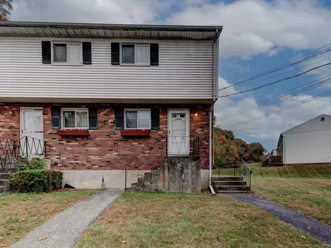 104 Woodland Dr #A, Uncasville, CT 06382