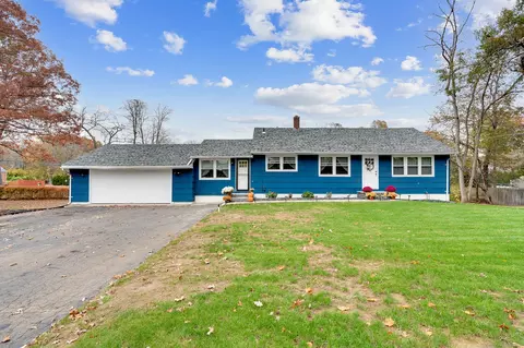 1 Susan Ln, North Haven, CT 06473