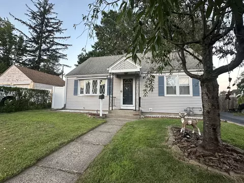 10 Kenyon Pl, East Hartford, CT 06108