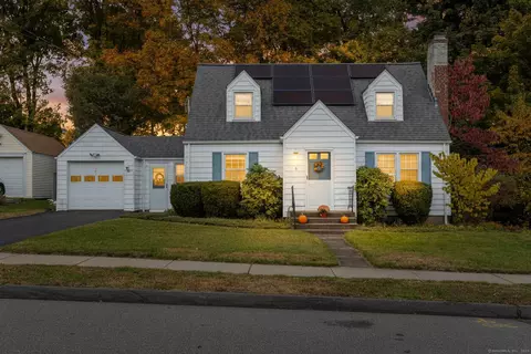 9 Deepwood Dr, Manchester, CT 06040