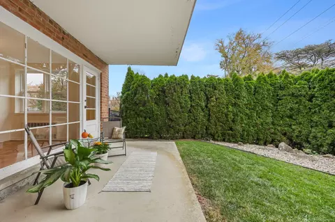 4 Putnam Hl #1C, Greenwich, CT 06830