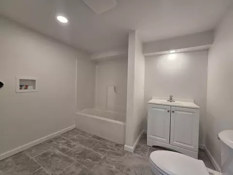 Bath - 395 Bailey Hill Rd, Killingly, CT 06239 photo 3 of 3