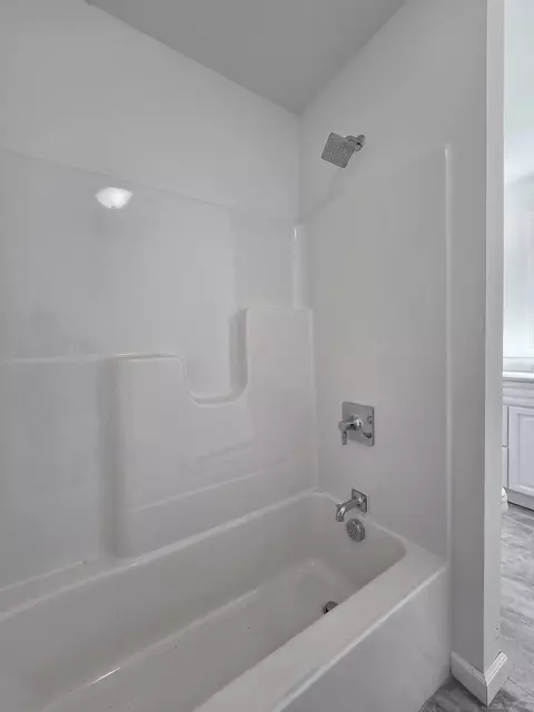 Bath - 395 Bailey Hill Rd, Killingly, CT 06239 photo 2 of 3