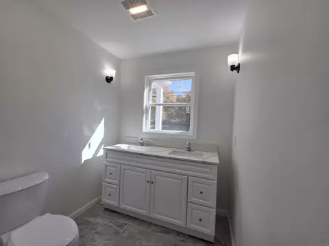 Bath - 395 Bailey Hill Rd, Killingly, CT 06239 photo 1 of 3