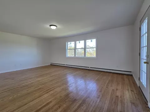 Living - 395 Bailey Hill Rd, Killingly, CT 06239 photo 4 of 6