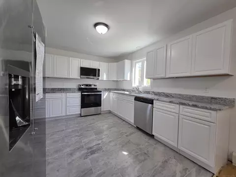 Kitchen - 395 Bailey Hill Rd, Killingly, CT 06239 photo 3 of 5