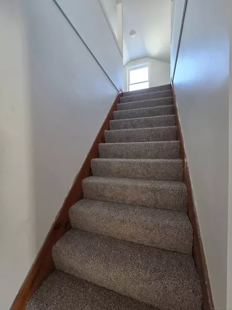 Entry Way - 395 Bailey Hill Rd, Killingly, CT 06239 photo 2 of 4
