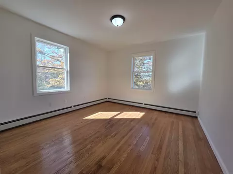 Bedroom - 395 Bailey Hill Rd, Killingly, CT 06239 photo 2 of 5