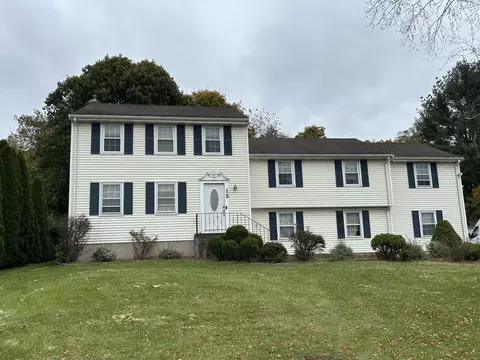 15 Oxford Ln, Cromwell, CT 06416