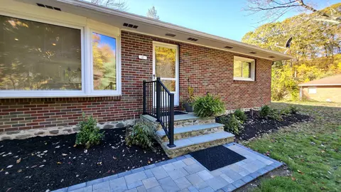 11 Upper Whittemore Rd, Middlebury, CT 06762