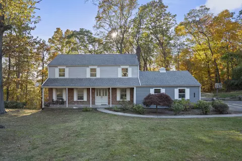 132 Linsley Lake Rd, North Branford, CT 06471