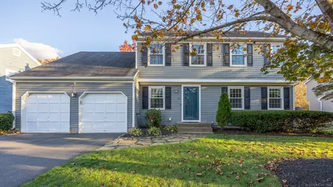 28 Newbridge Cir, Cheshire, CT 06410