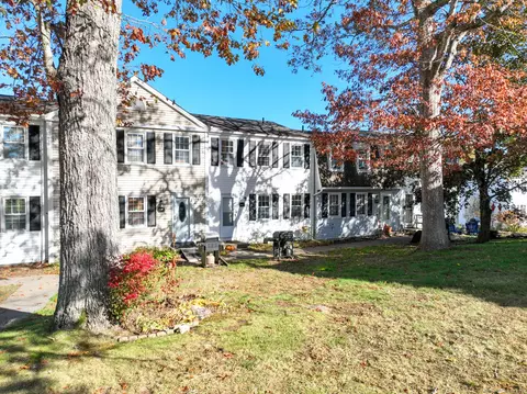 4 Lakeside Dr #L, Ledyard, CT 06339