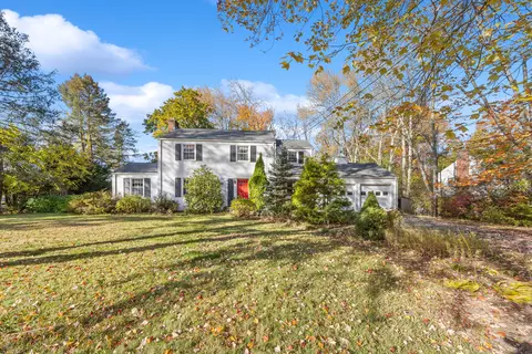 3 Pilgrim Rd, West Hartford, CT 06117