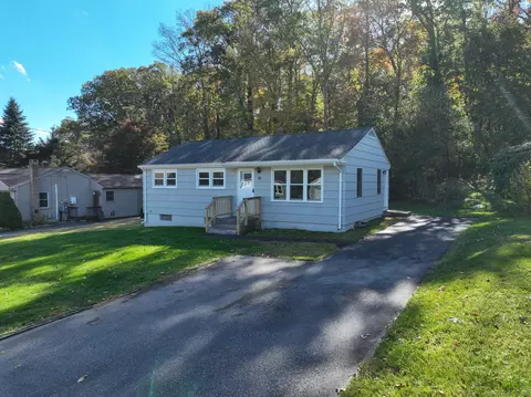 19 Oak Dr, North Stonington, CT 06359