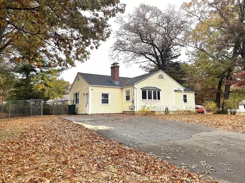 536 Elm St, Windsor Locks, CT 06096