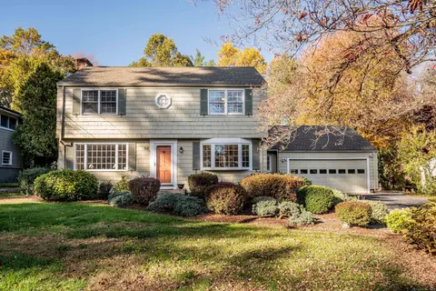 36 Richmond Ln, West Hartford, CT 06117