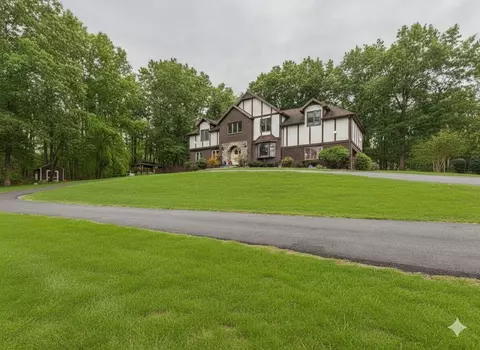 6 Holley Ln, Prospect, CT 06712