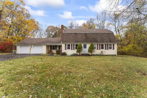 16 Settlers Ln, Sandy Hook, CT 06482