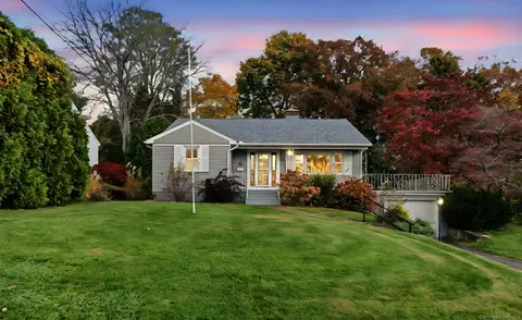 35 Fox Hill Dr, Vernon, CT 06066