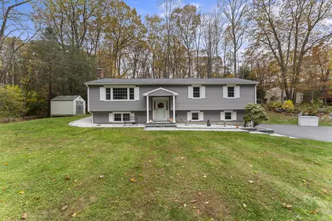 8 Possum Ridge Rd, Newtown, CT 06470
