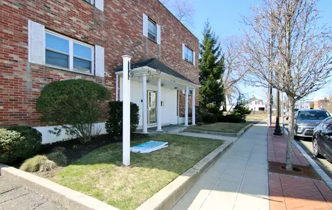 43 Crescent St #11, Stamford, CT 06906