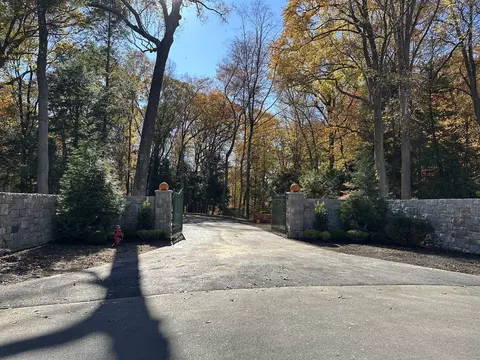 122 Brookwood Ln, New Canaan, CT 06840