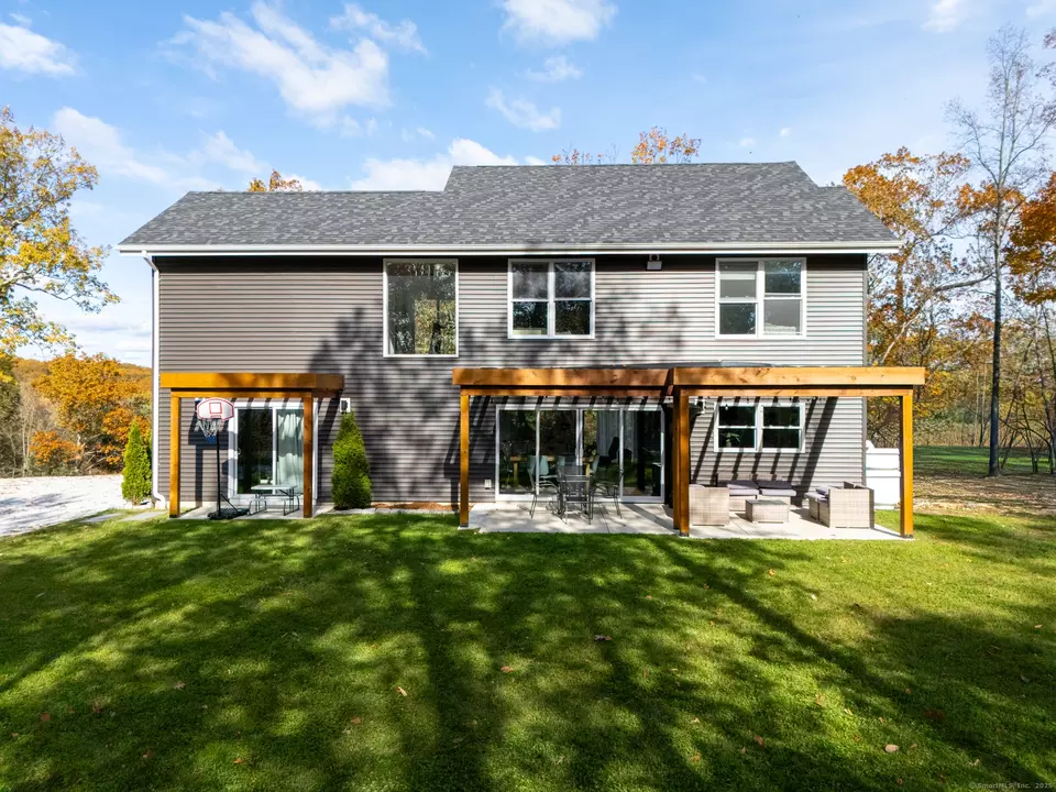 Exterior - 2 Evet Dr, New Fairfield, CT 06812 photo 3 of 5