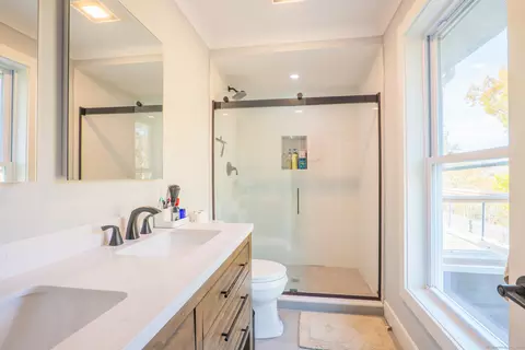 Bath - 2 Evet Dr, New Fairfield, CT 06812 photo 1 of 2