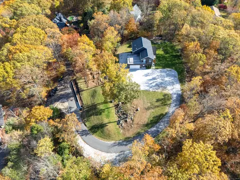 View/Area - 2 Evet Dr, New Fairfield, CT 06812 photo 1 of 2