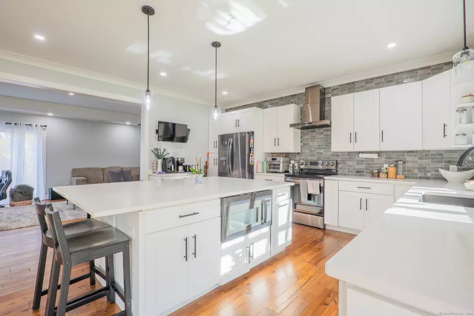 Kitchen - 2 Evet Dr, New Fairfield, CT 06812 photo 4 of 4