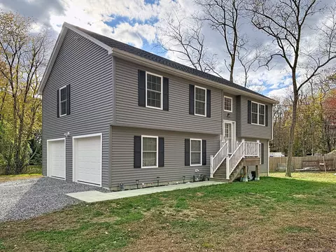 123 Whalehead Rd # A, Gales Ferry, CT 06335