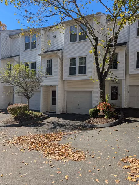 380 Hitchcock Rd #272, Waterbury, CT 06705