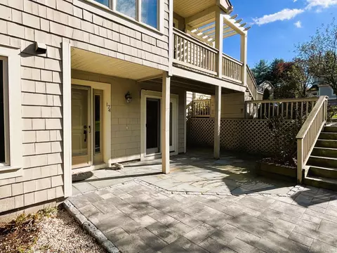 12 Boulevard Dr #32-174, Danbury, CT 06810