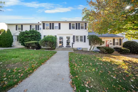 274 Sylvan Knoll Rd, Stamford, CT 06902