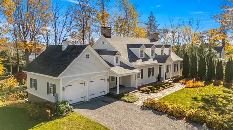 21 Grove Ave, Groton, CT 06340
