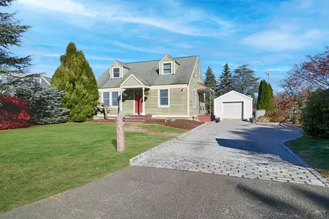 28 Stillson Pl, Fairfield, CT 06824