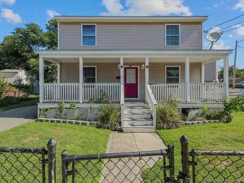 13 Sherman St, Norwich, CT 06360