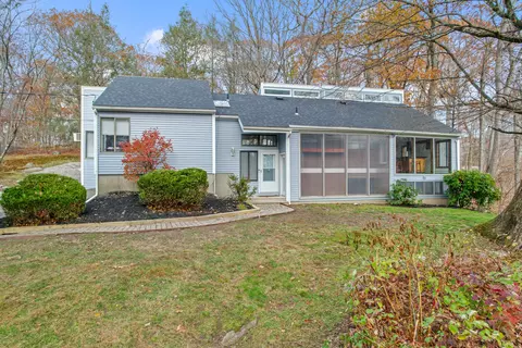 6 Dartmouth Dr, Shelton, CT 06484