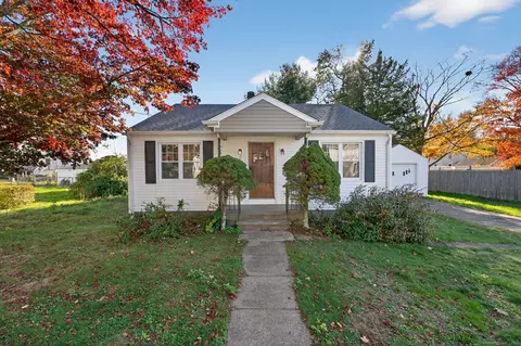 8 Quinebaug Rd, Norwich, CT 06360