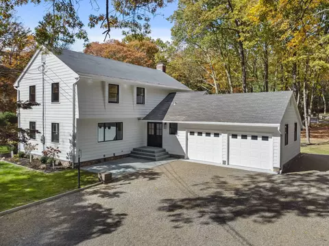 4 Trails End Rd, Weston, CT 06883
