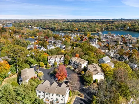 202 Bradley Ln #202, Westport, CT 06880