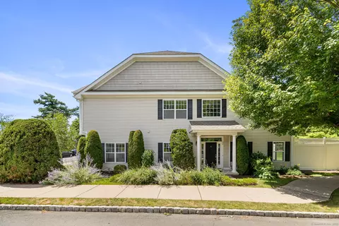 90 Park Place Cir #90, West Hartford, CT 06110
